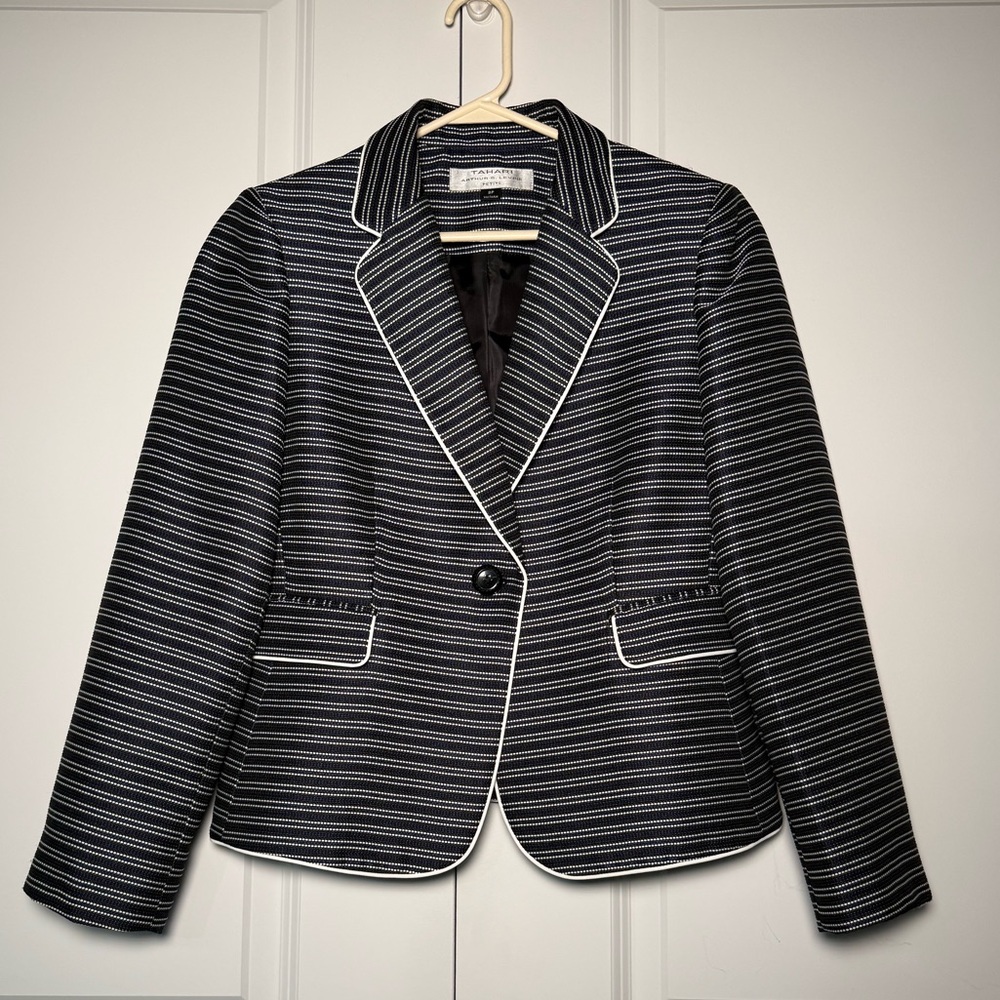 Tahari Levine-1 Women's Black/White/Blue Striped Blazer